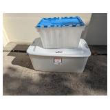 1 XL tote, 1 clamshell tote (clean)