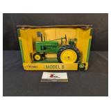Ertl John Deere 1947 Model B Tractor w/ original
