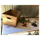 Collapsible wooden box