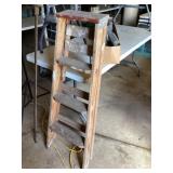 4 foot wooden step ladder