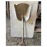 Aluminum shovel