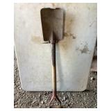Trench shovel