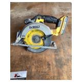 Dewalt circular saw 20 V max battery operated