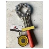 Merle adjustable clamp for picture frames