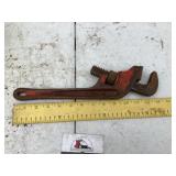 Rigid unusual pipe wrench