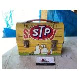 Metal Snoopy lunchbox