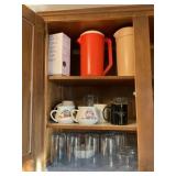 Pitchers, coffee mugs and glassesx