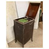 Victrola hand crank turntable is locked up