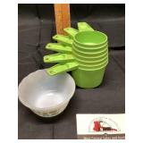 Tupperware measuring cups