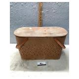 Wicker picnic basket