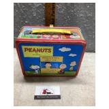 Metal peanuts lunchbox