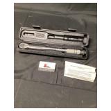 Micrometer adjustable torque wrench