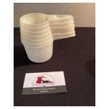 Tupperware measuring cups
