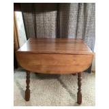 Drop leaf table