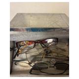 Glasses/ readers
