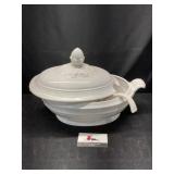 Soup tureen