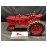 Ertl Farmall Tractor 1988 Case Corporation
