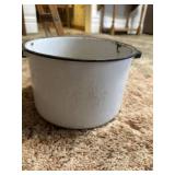 Enamel pot