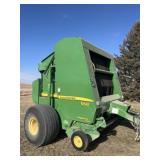 John Deere 568 Baler