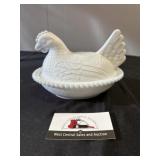 Mille glass hen on nest