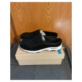 Easy spirt slip ons  size 9