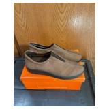 Azaleia Womens 9 taupe shoes