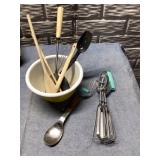 Advertiser and utensils