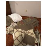 Twin size comforter fitted sheet skirt and