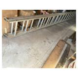 Aluminum extension ladder