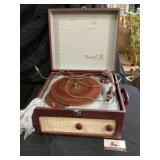 Fonograf  record player spins