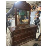 Mirror dresser bring help to load without the