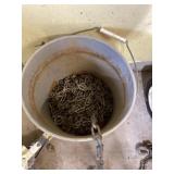 Bucket of chain, tire chain