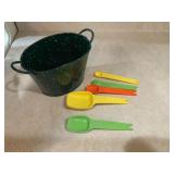 Tupperware Measuring spoons and metal pan