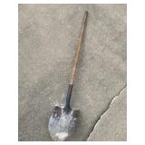 Scoop shovel