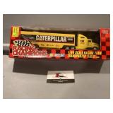 Caterpillar semi  1/64