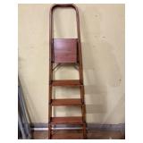 Metal step ladder