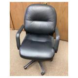 Swivel leather like office chair