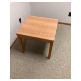 24 x 24 x 20 1/2 oak style end table