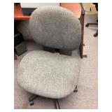 Swivel office chair