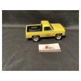 Kent Feeds die cast pick up