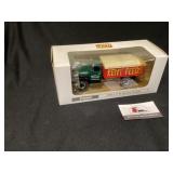 Kent Feeds Ford 1951 F6 green truck diecast