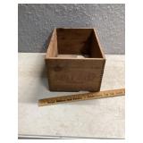 Dupont dynamite,dovetailed box