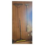 Brooms & mops
