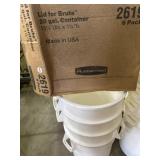Rubbermaid 20 Gallon containers with lids