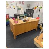Teachers desk 60 x 30 contents, not included