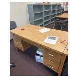 Teachers desk 30 x 60 contents not included,