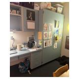 Wall cupboard 136 x 79 contents, not included,