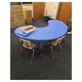 Plastic kidney table 65 x 21 And chairs