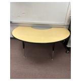 Adjustable horseshoe table