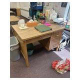 Teachers desk, bring help to load without the